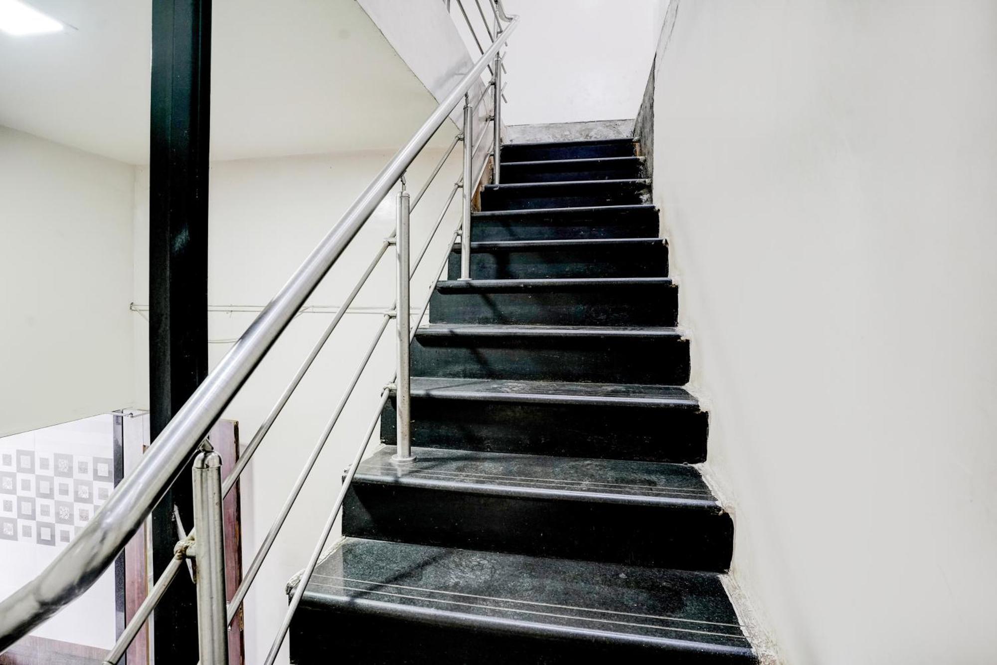 Hotel O Golden Sagar Mumbai Exterior foto